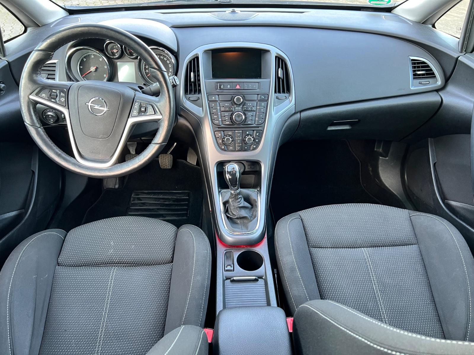 Opel Astra 2015 — фото 14
