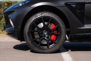 صورة 6 لـ 2021 Aston Martin DBX