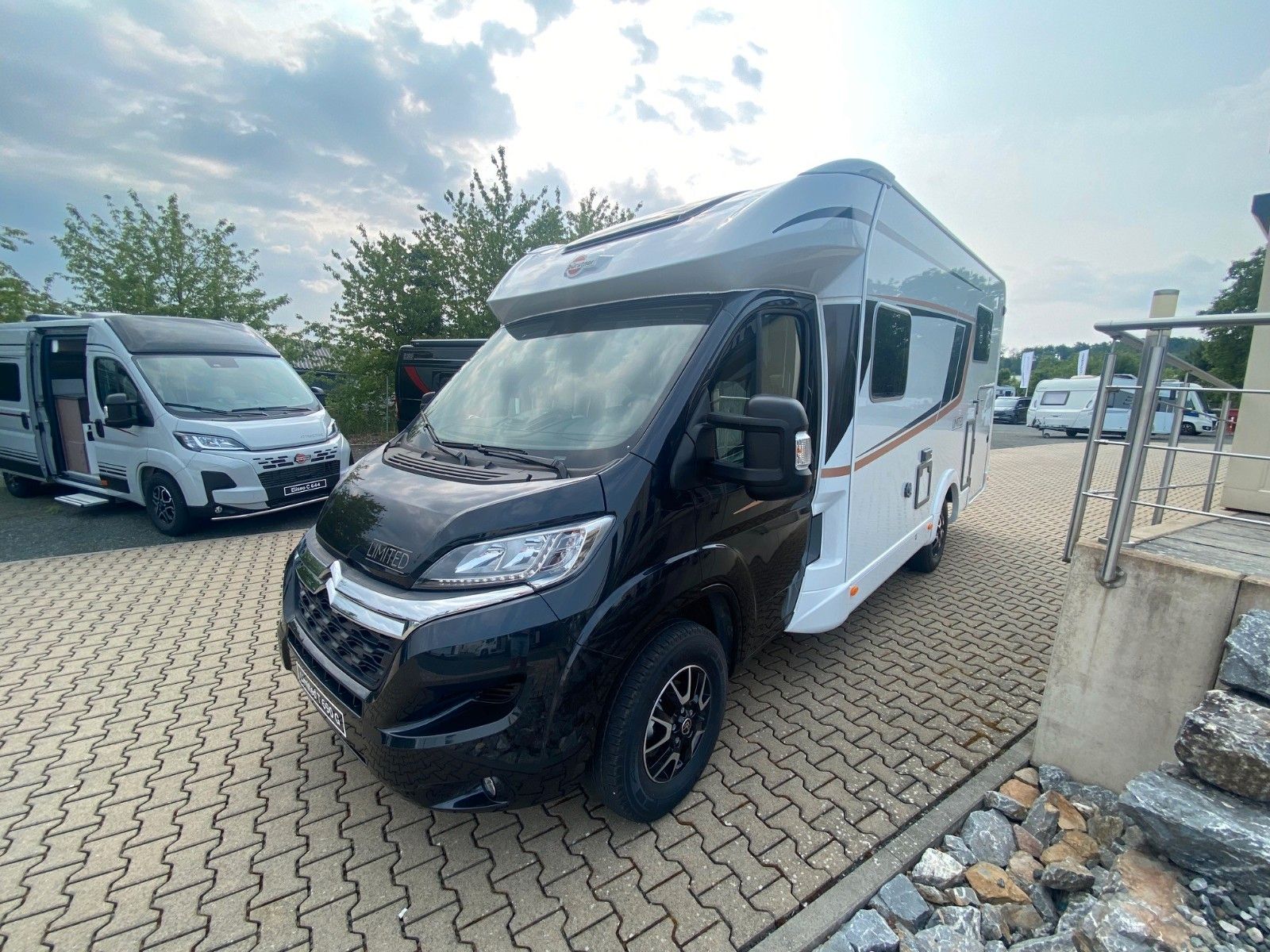 Fahrzeugabbildung Bürstner Limited T 690 G *Safety*Nebel*Solar*Winterpaket