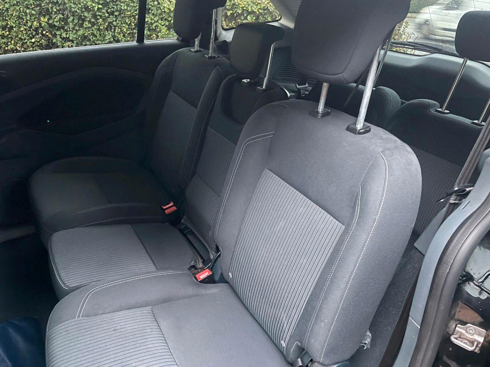 Ford C-MAX 2014 — вигляд ззаду