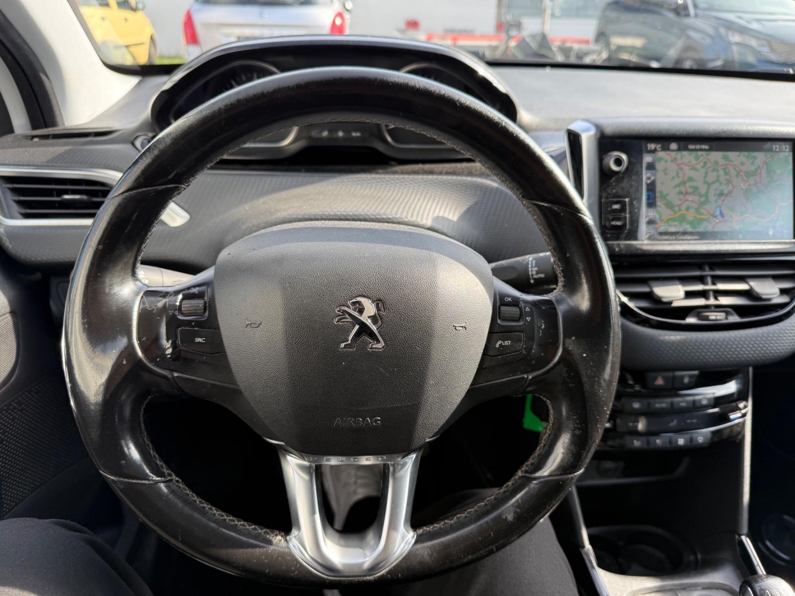 Peugeot 2008 2015 — photo 9