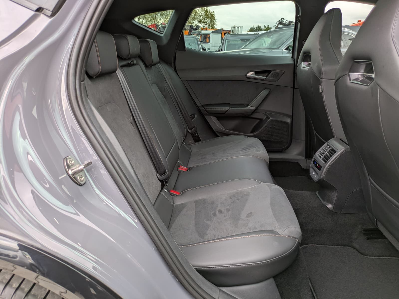 Fahrzeugabbildung CUPRA Formentor 1.5 eTSI PANO*MATRIX*SENNH.*DINAM*360°