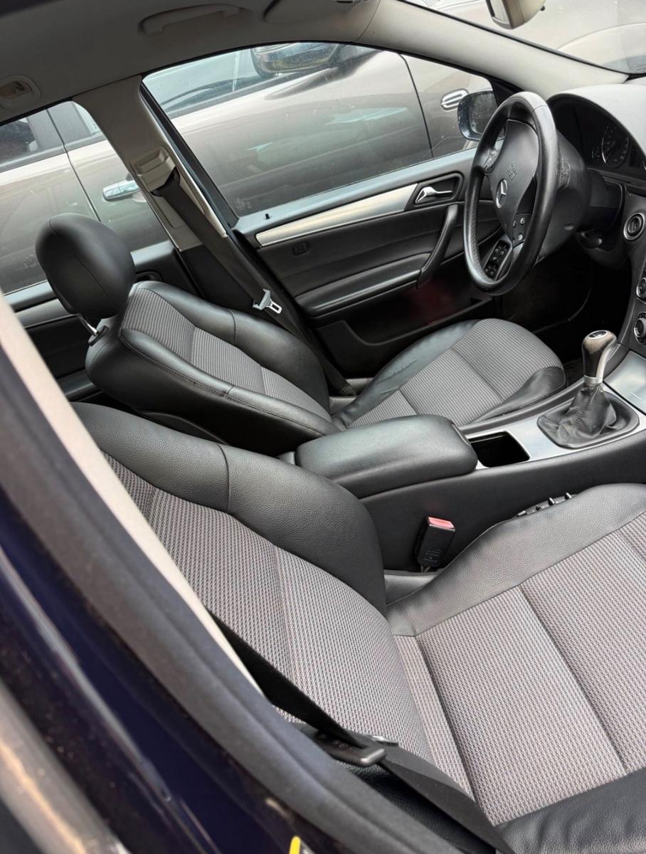 Mercedes-Benz C220 2005 — interior