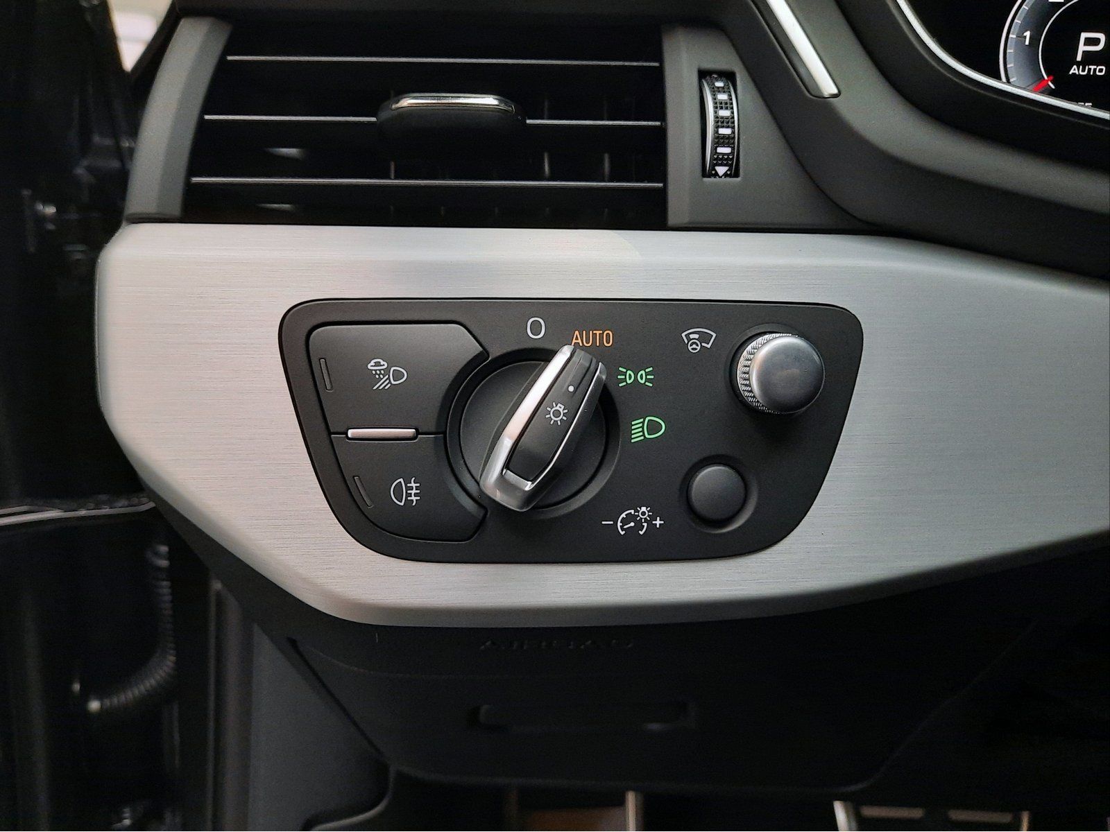 Fahrzeugabbildung Audi A4 Avant S-Line TDI Quattro *Standhzg*AHK*Panod*