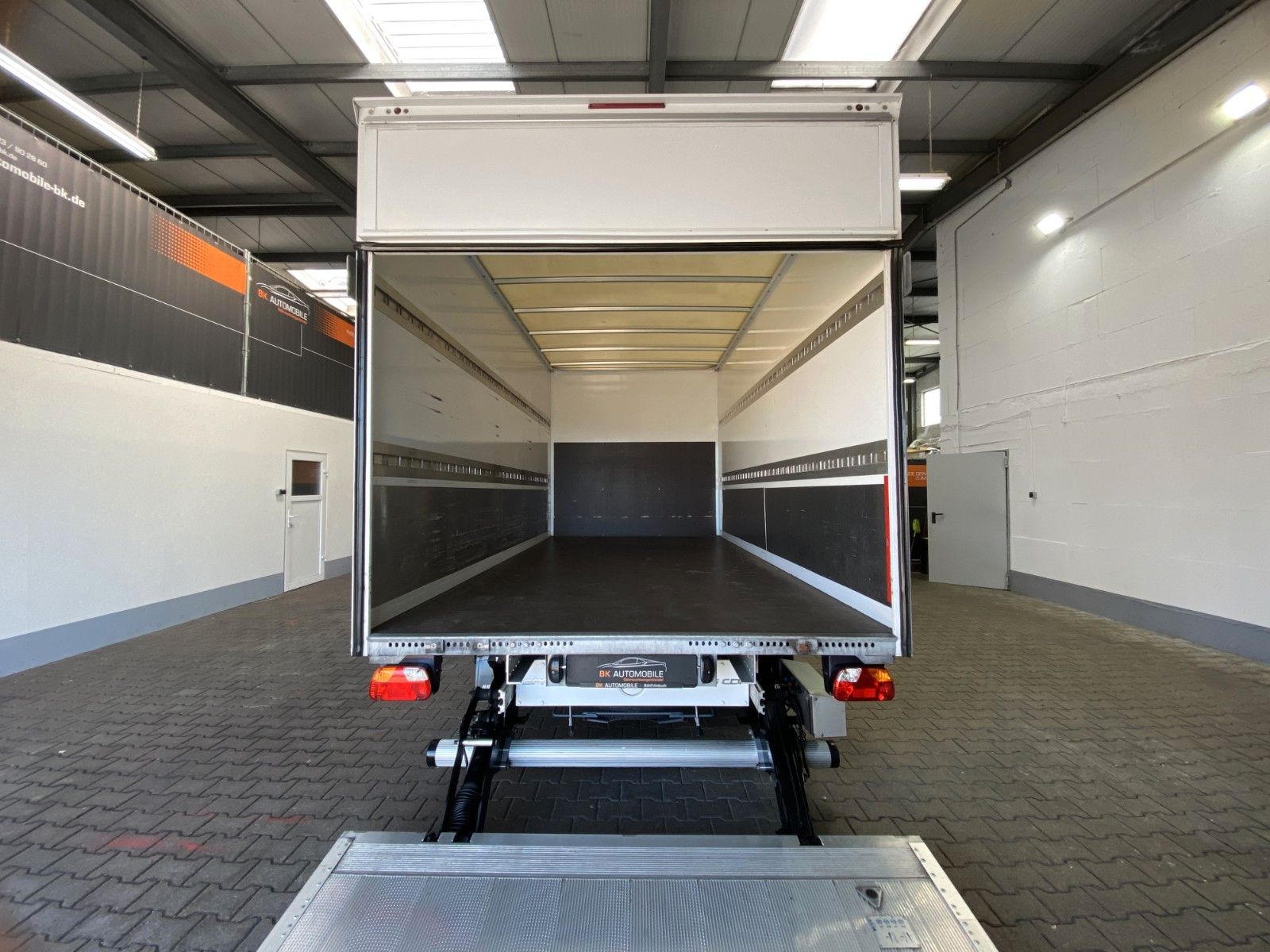 Fahrzeugabbildung Mercedes-Benz Sprinter Koffer 316 CDI L #Navi#Klima#Cargolift