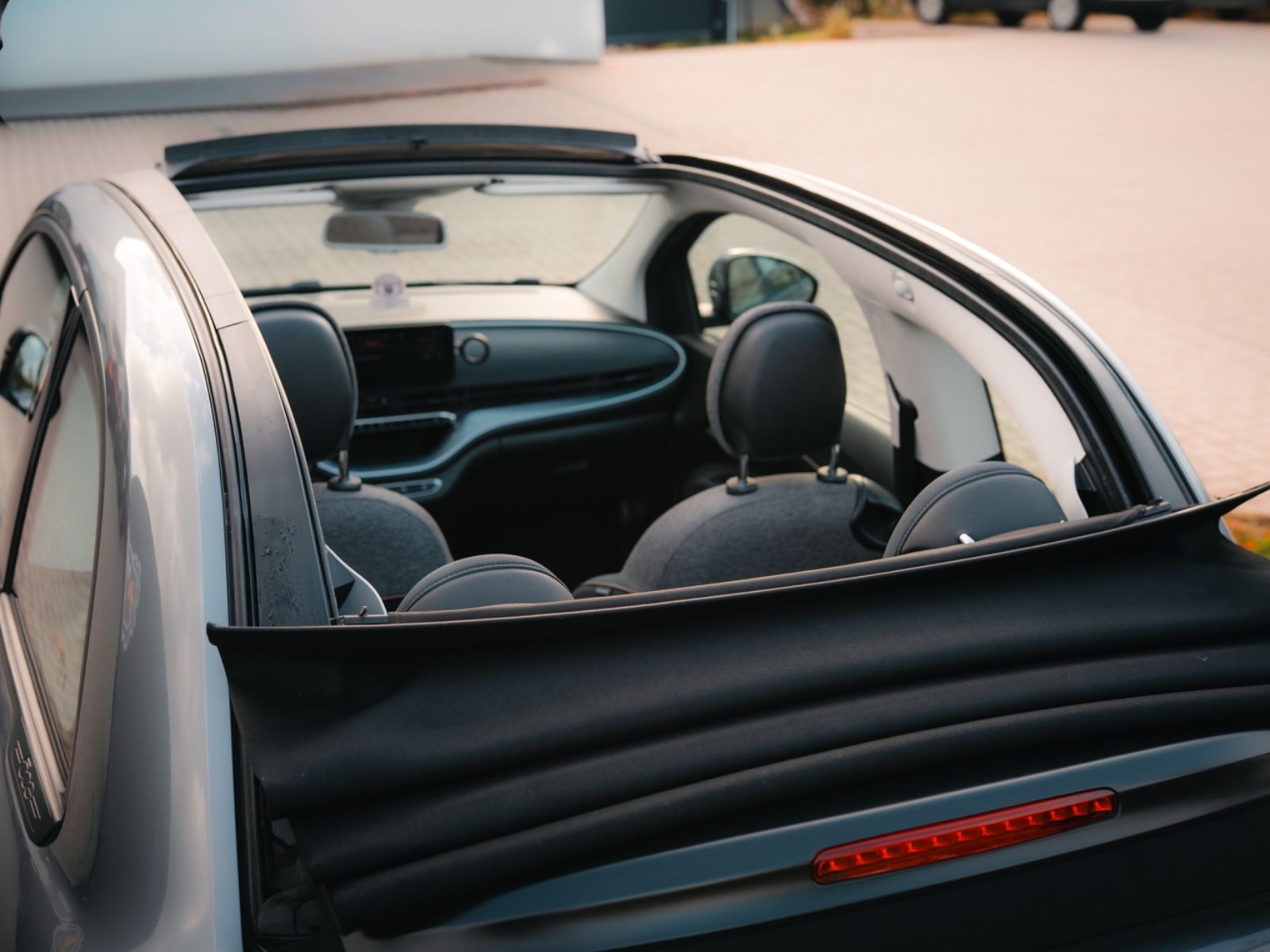 Vehicle photo 17
