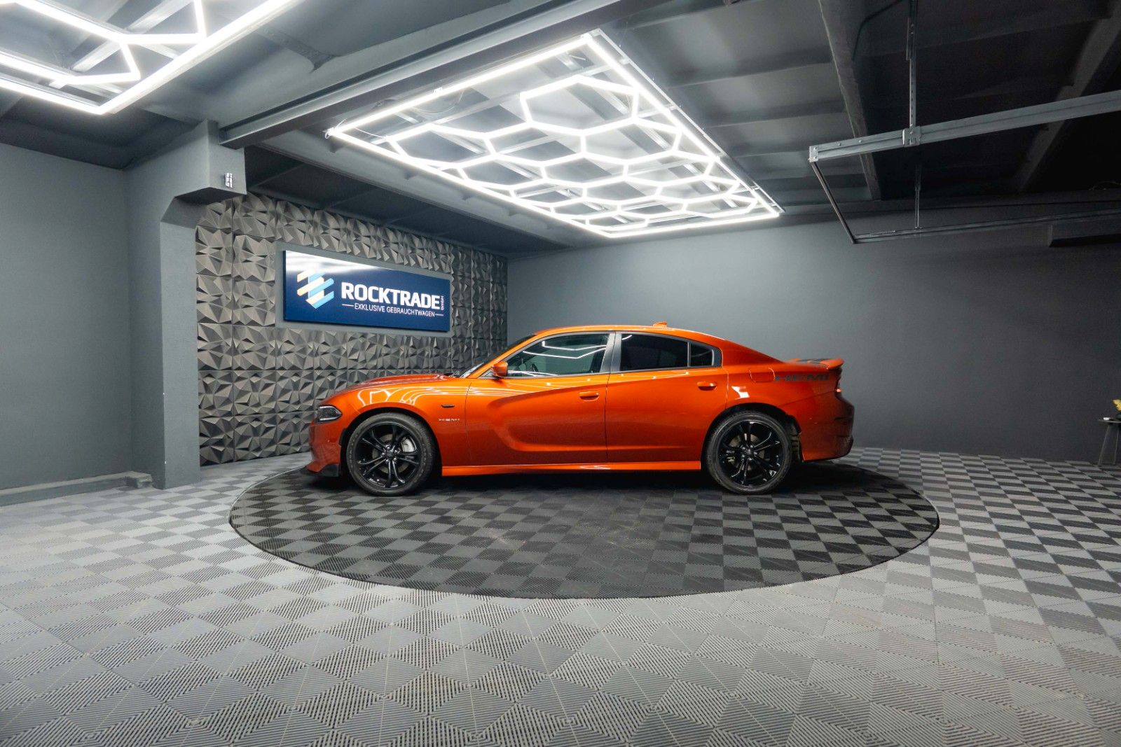 Fahrzeugabbildung Dodge Charger 5.7 V8 HEMI R/T Night-Paket Performance