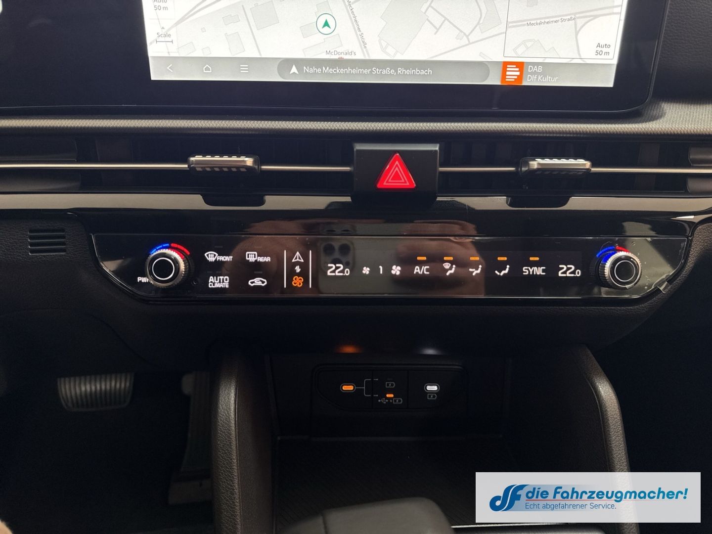 Fahrzeugabbildung Kia Sportage 1.6 T-GDI AWD 7DCT 2-Zonen-Klimaautomat