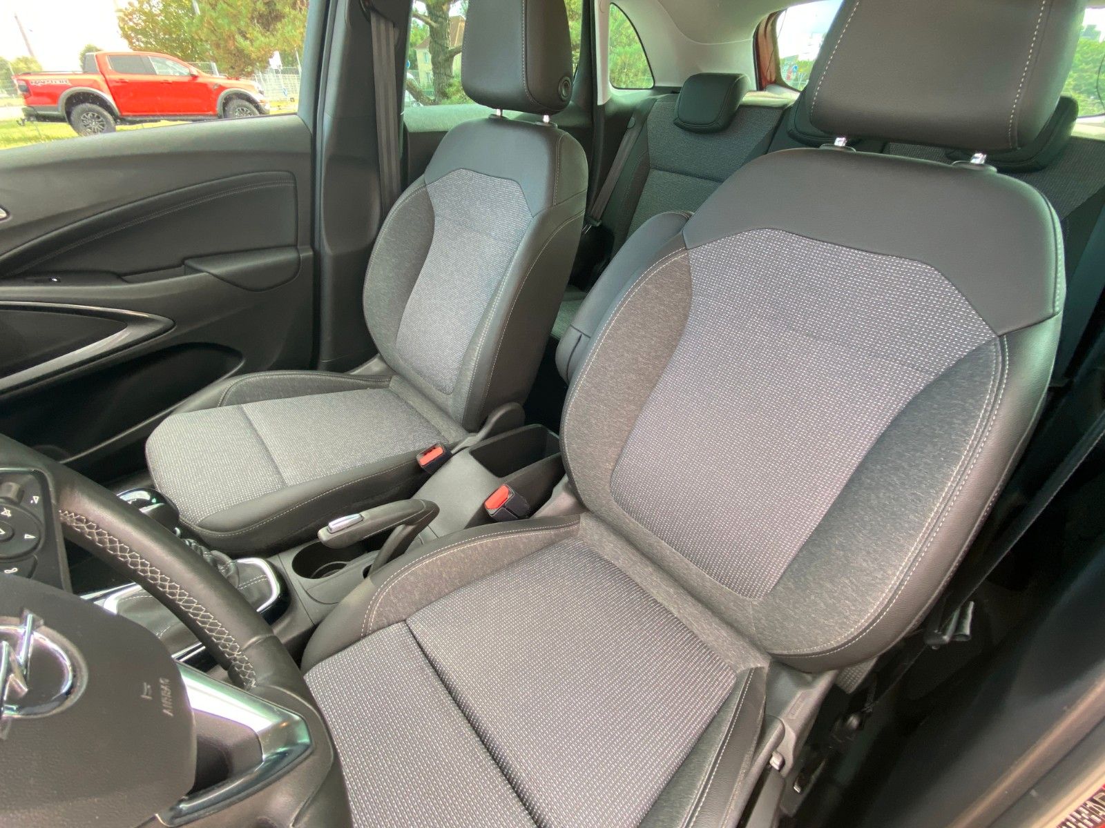 Fahrzeugabbildung Opel Crossland Elegance Klimaaut. Kamera PDC
