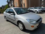 Ford Focus 1.6 Ghia AUTOMATIK TÜV NEU - Ford Gebrauchtwagen von 2000