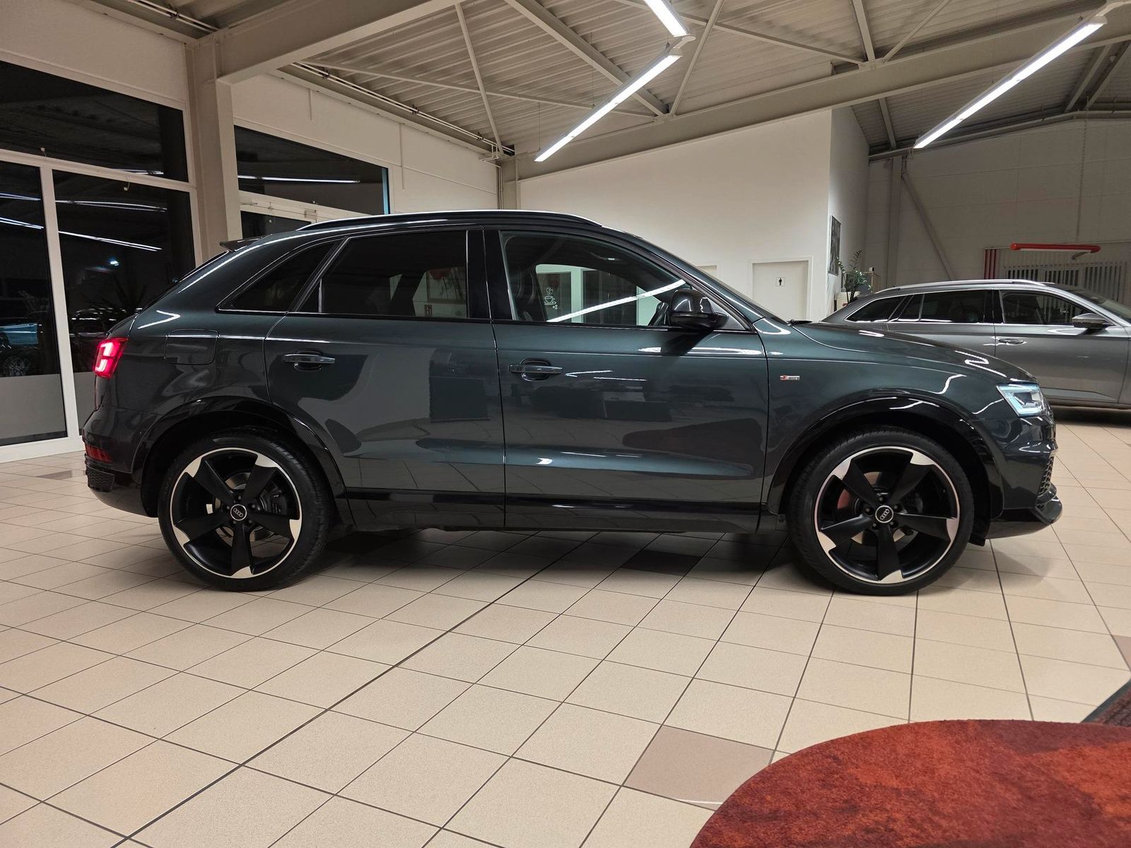 Fahrzeugabbildung Audi Q3 2.0 sport 3x S-Line Competition/LED/BOSE/AHK