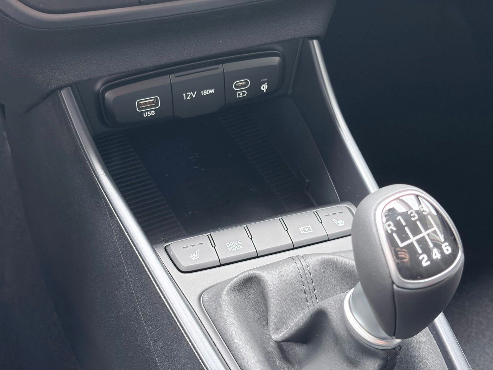 Fahrzeugabbildung Hyundai i20 1.0 T-GDI Blackline LED,Navi,SHZ,SoundSys