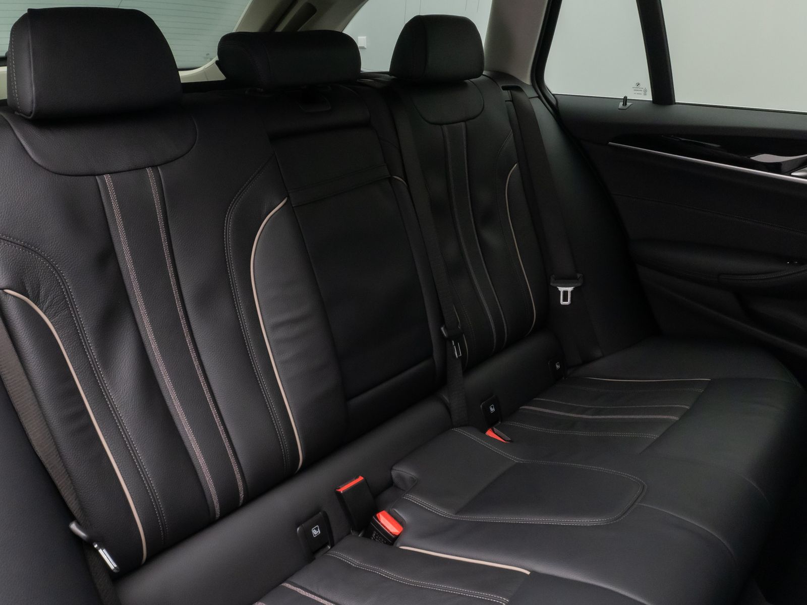 Fahrzeugabbildung BMW 530e xD Kamera Komfort DisplKey Alarm