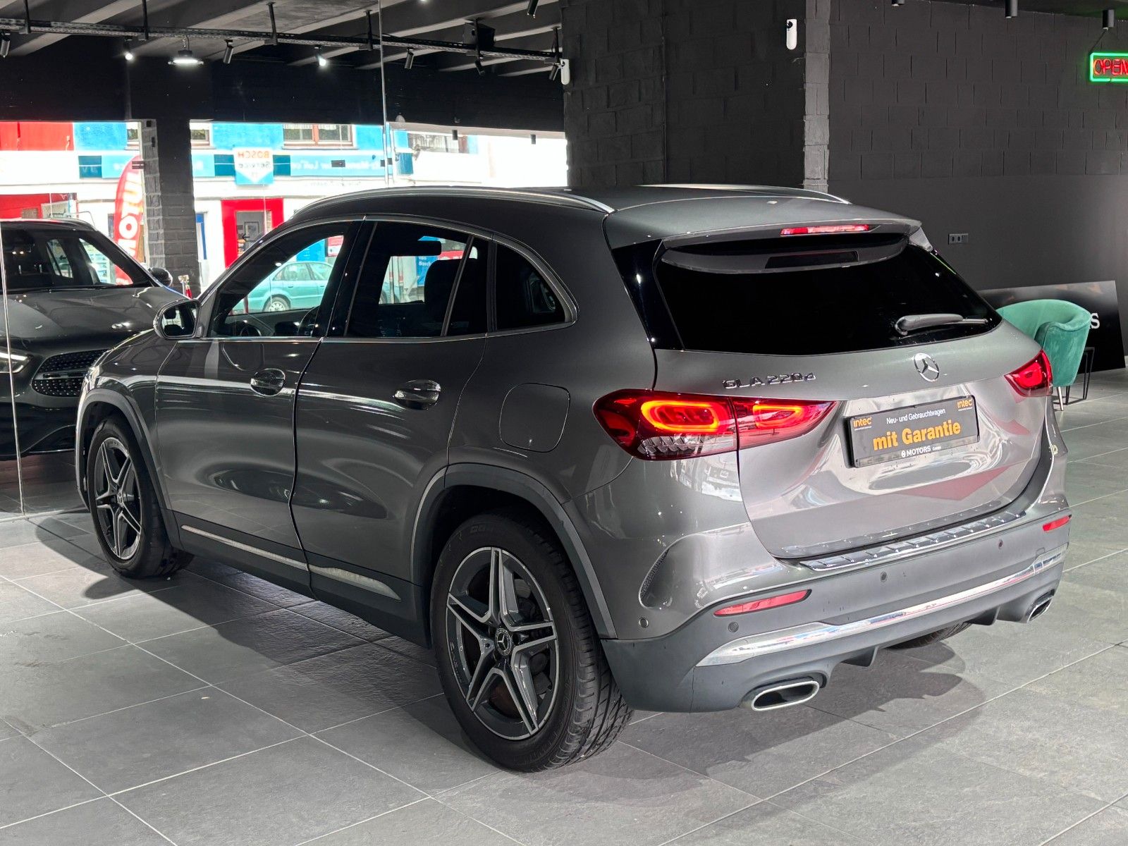 Fahrzeugabbildung Mercedes-Benz GLA 220d //AMG LINE//CARBON/KAMERA/MBUX/AHK/SHZ