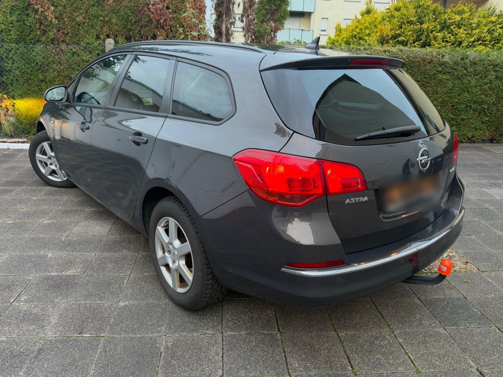 Opel Astra 2015 — фото 6