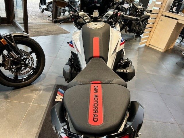 Fahrzeugabbildung BMW R 1300 RS Performance, Akra, wenig Km