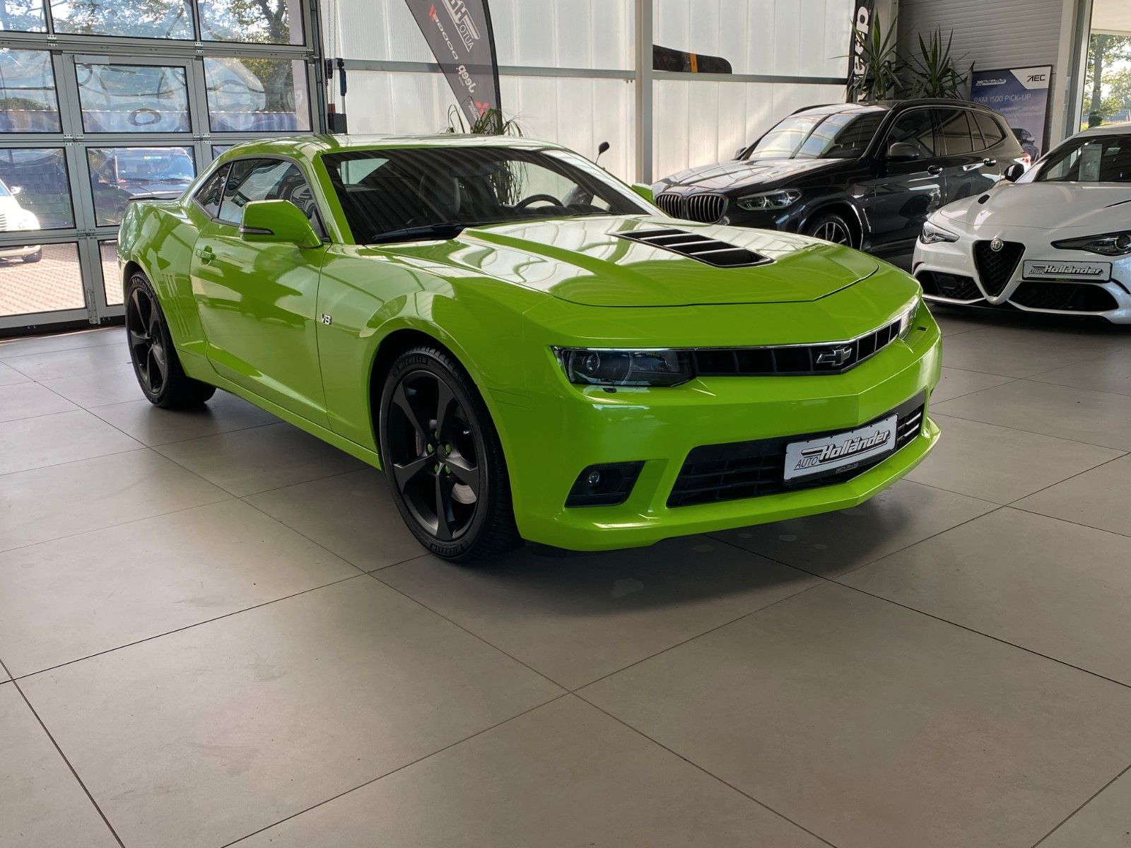 Fahrzeugabbildung Chevrolet Camaro 6.2 V8Aut. "Kamera Leder Folierung grün"