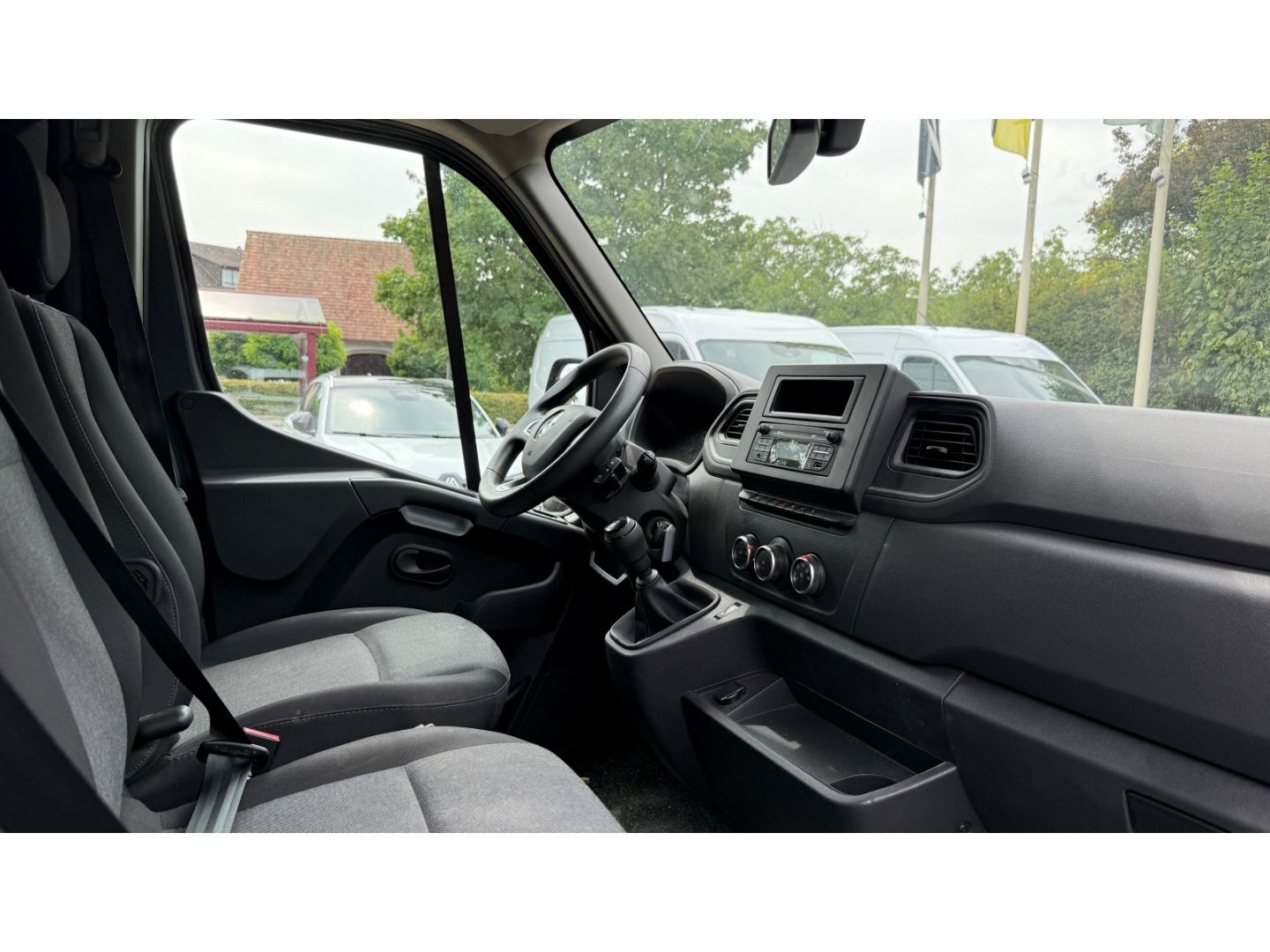 Fahrzeugabbildung Renault Master III Kasten L1H1 Ka 2,8t AHK Totwinkelassi