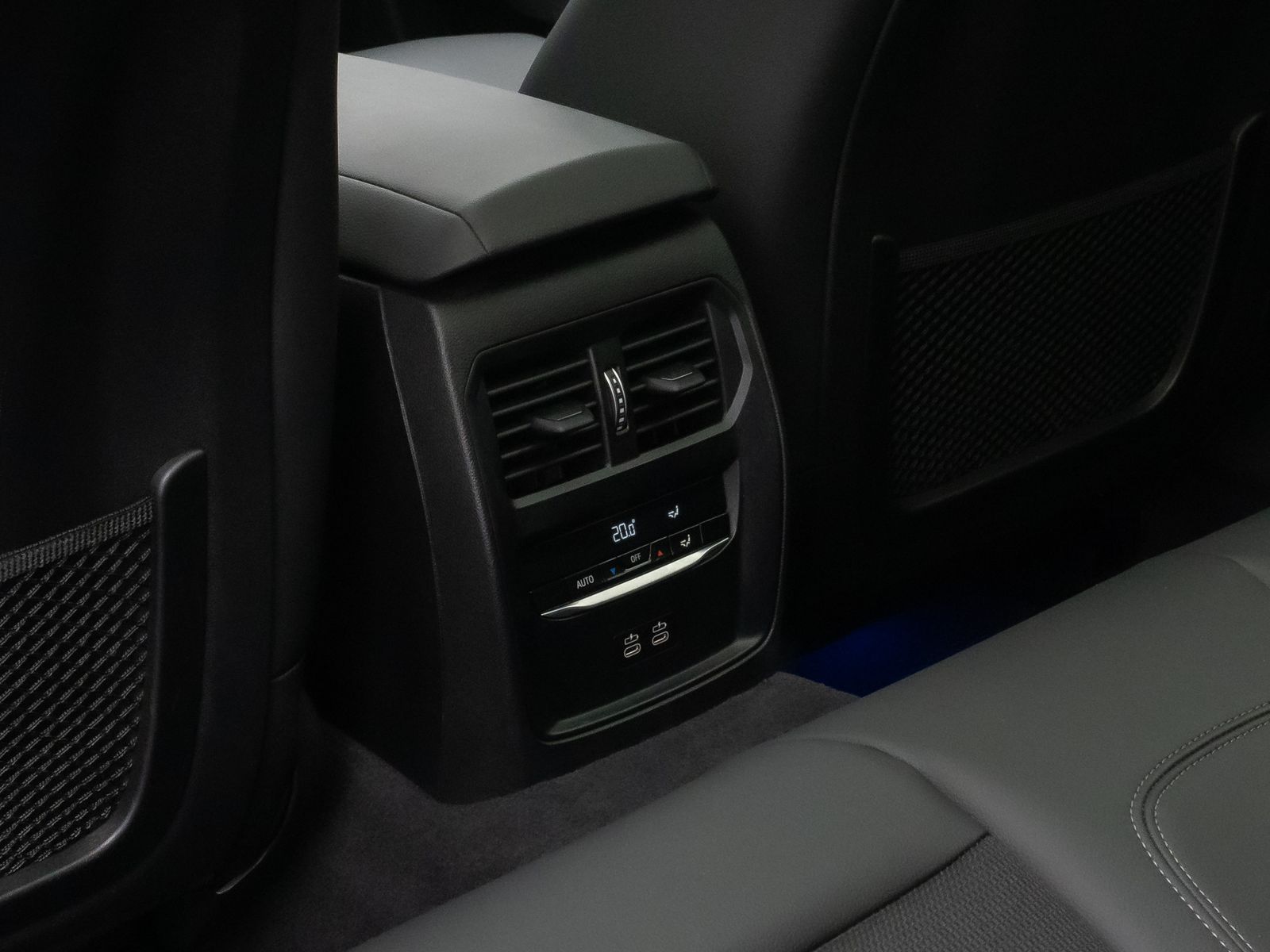 Fahrzeugabbildung BMW 330d xD Sport Line Pano Kamera Laser HUD DAB H/K