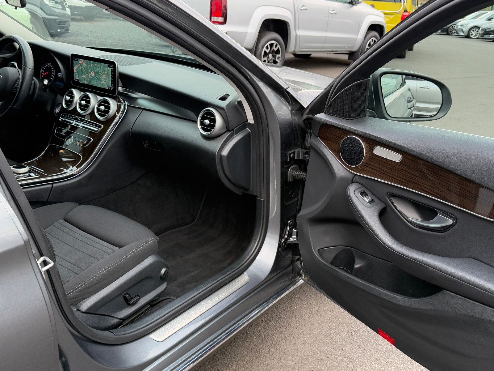 Fahrzeugabbildung Mercedes-Benz C 300de Limo Avantgarde Hybrid 9G DAB GRA Navi