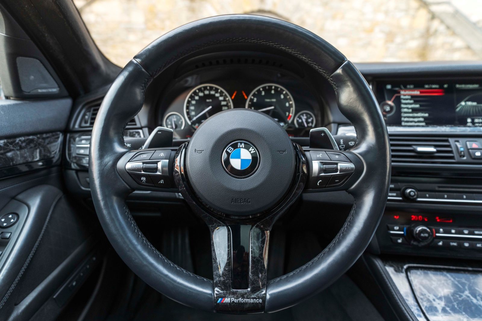 Fahrzeugabbildung BMW 550I M-SPORTPAKET HUD H&K LED KAM ACC