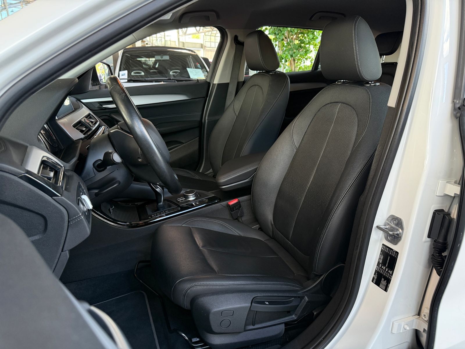 Fahrzeugabbildung BMW X2 sDrive 20 i HUD LEDER KAM LED 18"