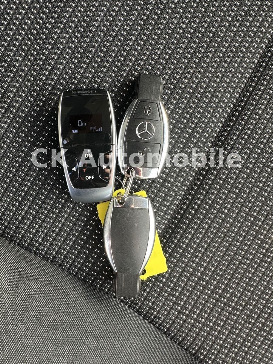 Fahrzeugabbildung Mercedes-Benz V 300d EDITION Kompakt/7 Sitze/Navi/LED/AHK