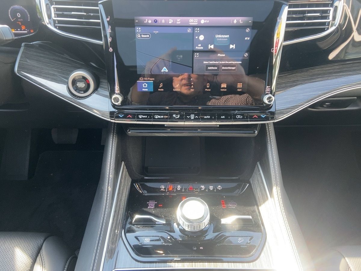 Jeep Wagoneer - Bild 10