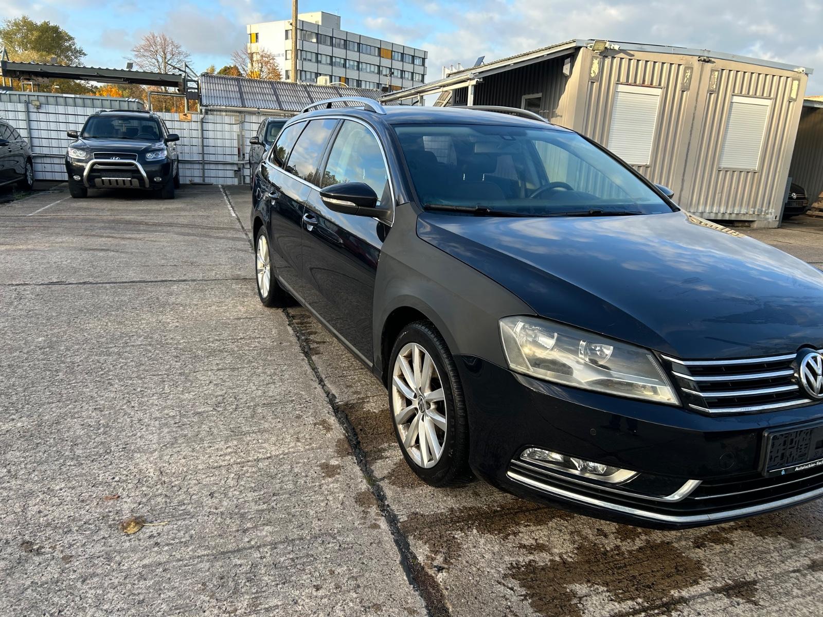 Volkswagen Passat 2011 — rear view