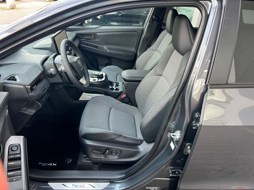 Fahrzeugabbildung Toyota bZ4X Touring 75 kWh Teamplayer 360° Kamera
