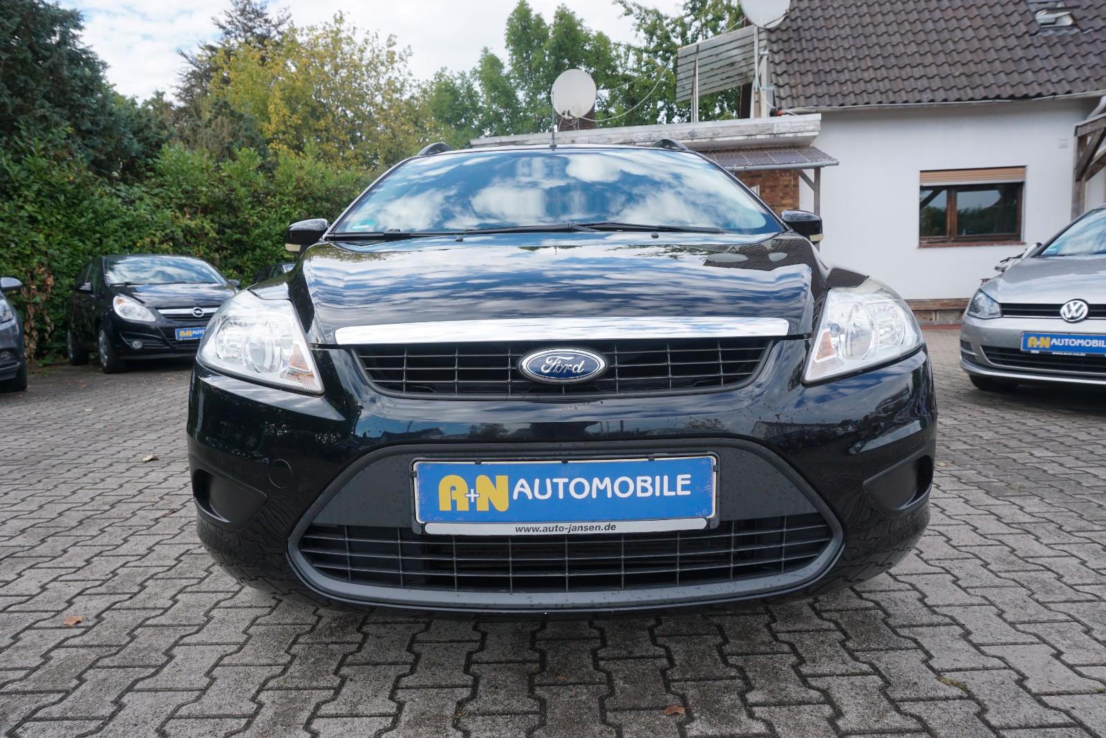 Ford Focus 2010 — interior