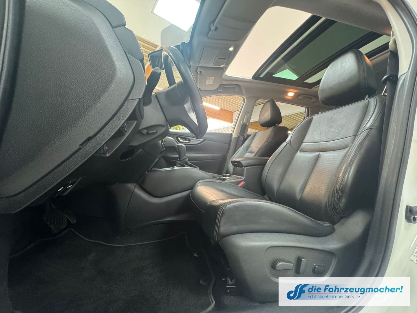 Fahrzeugabbildung Nissan X-Trail Tekna 4x4 2.0 dCi Panorama Navi Soundsys