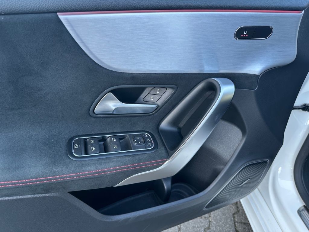 Fahrzeugabbildung Mercedes-Benz A 250 AMG Night Navi LED Burm. SHZ Ambie. Sport