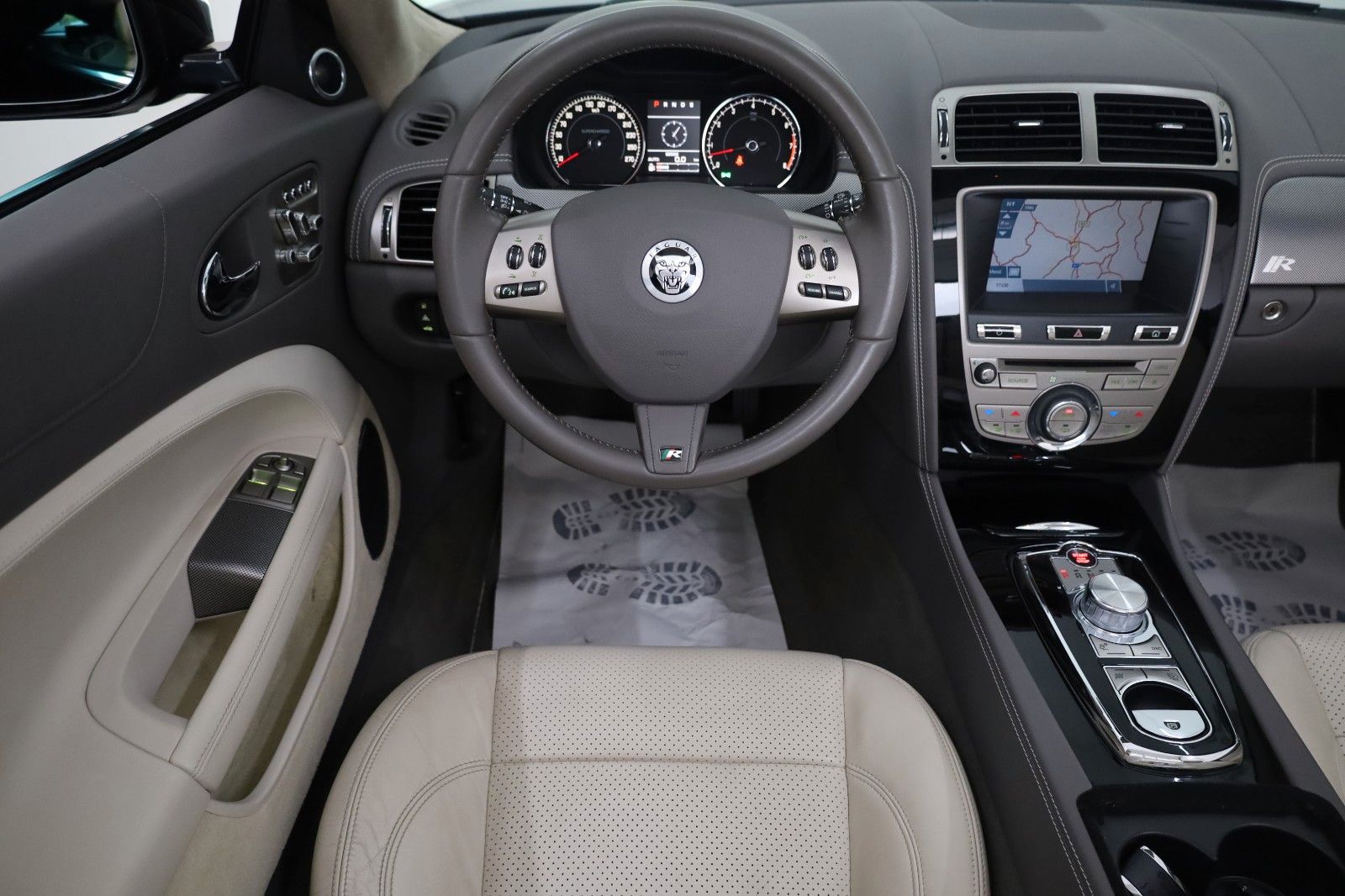 Fahrzeugabbildung Jaguar XKR Cabrio 5.0 V8 R Performance,Navi,SH+Lüftung