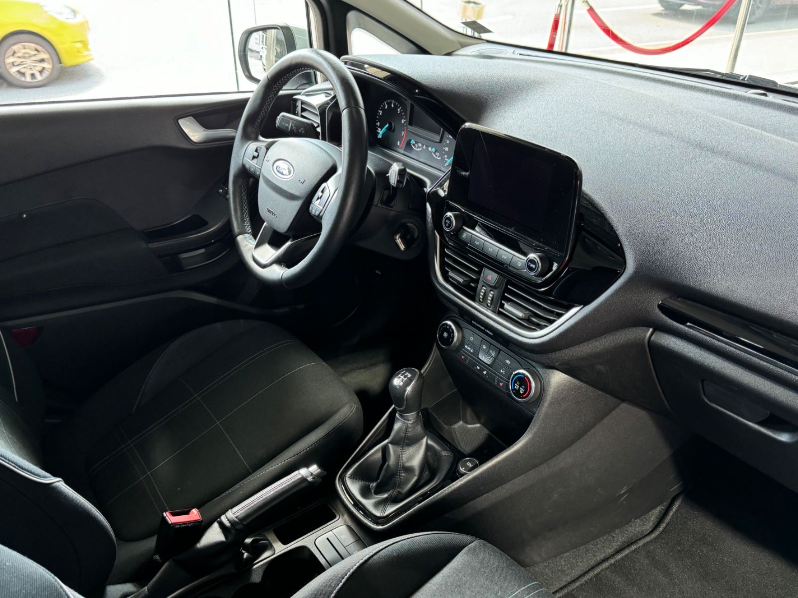 Fahrzeugabbildung Ford Fiesta Cool & Connect/APPLE/8-FACH/SZHZ/