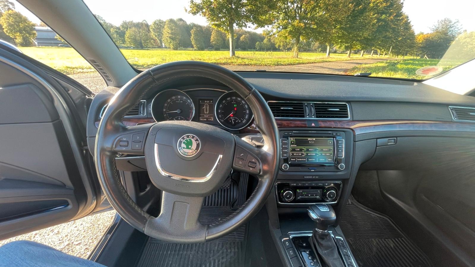Skoda Superb 2011 — photo 8
