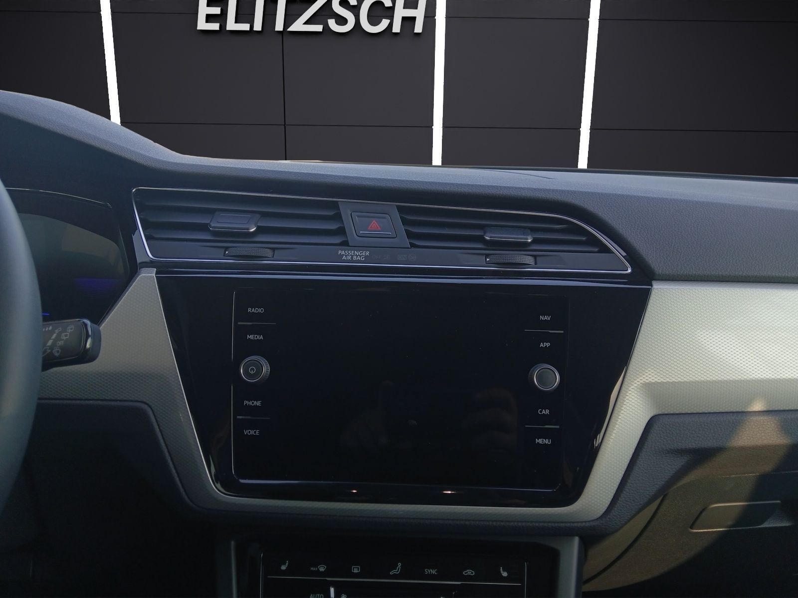 Fahrzeugabbildung Volkswagen Touran TSI Move DSG 7-Si Navi AID ACC PDC SH LM