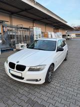 BMW 330 D E91 / M Paket *Sportsitze, AHK, ... - BMW 330: E91 330d
