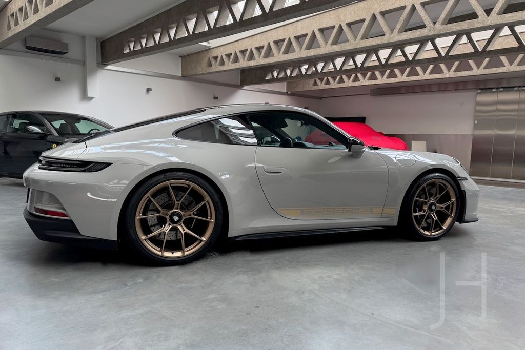 Image of Porsche 992