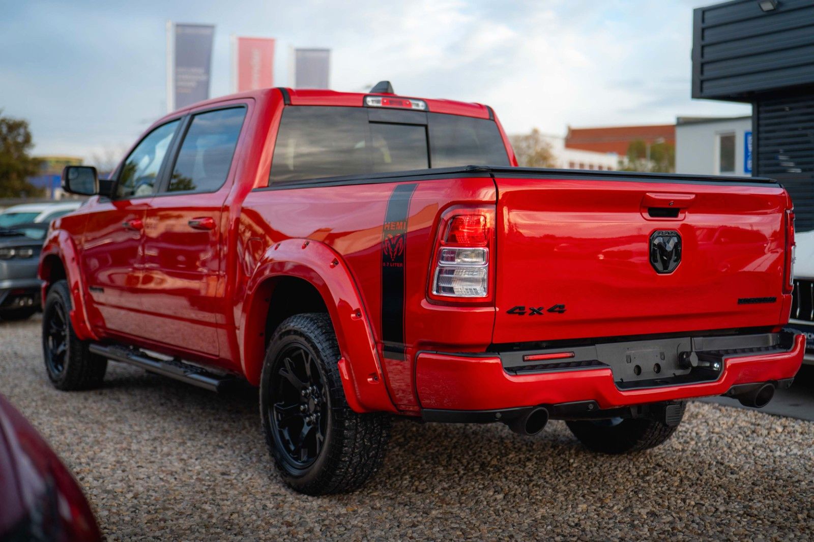 Fahrzeugabbildung Dodge RAM 5.7 V8 HEMI 4x4 LPG BRC Offroad Night-Paket