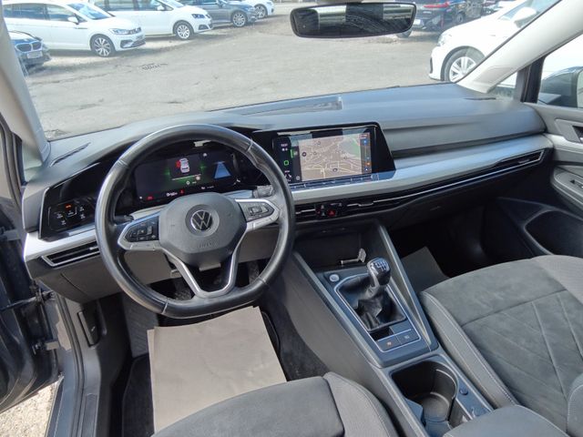 Fahrzeugabbildung Volkswagen Golf VIII Lim. Life/Virtual/LED/Navi/PDC/2.Hd/