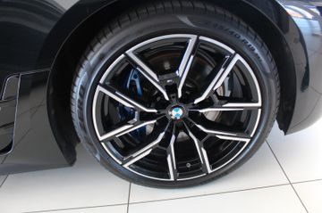 Fahrzeugabbildung BMW M440 i xDrive Gran Coupe M Sitze 19" Laser