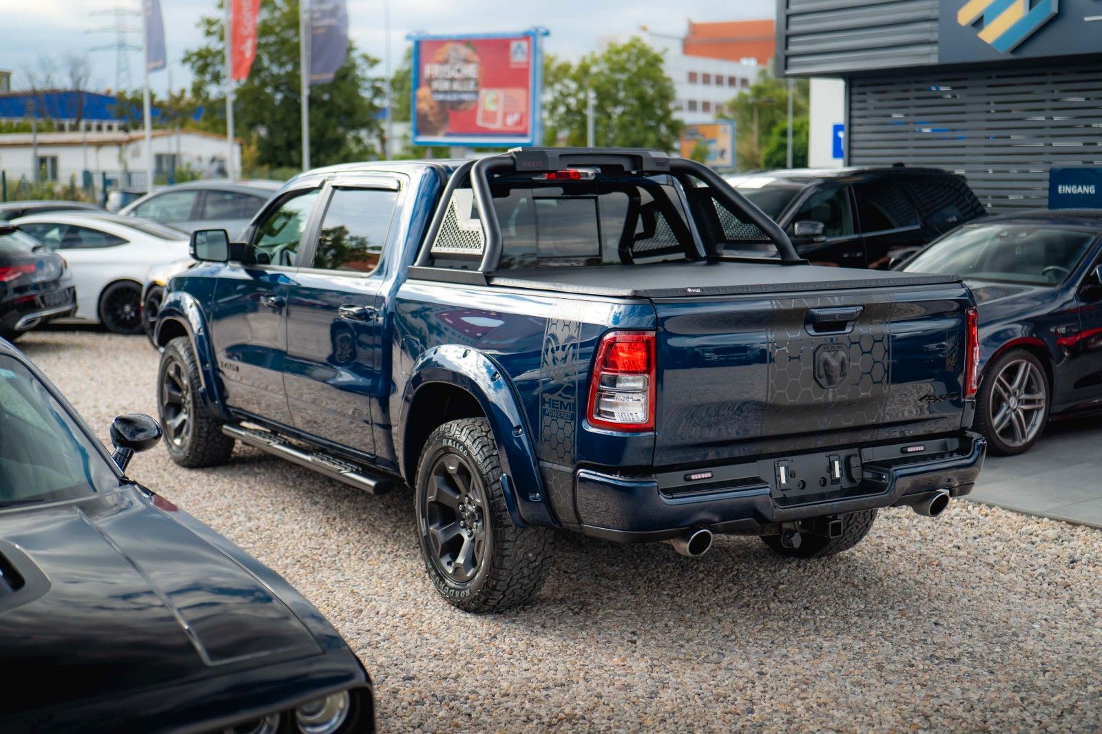 Fahrzeugabbildung Dodge RAM 5.7 V8 HEMI 4x4 OFFROAD Night-Paket *LED*