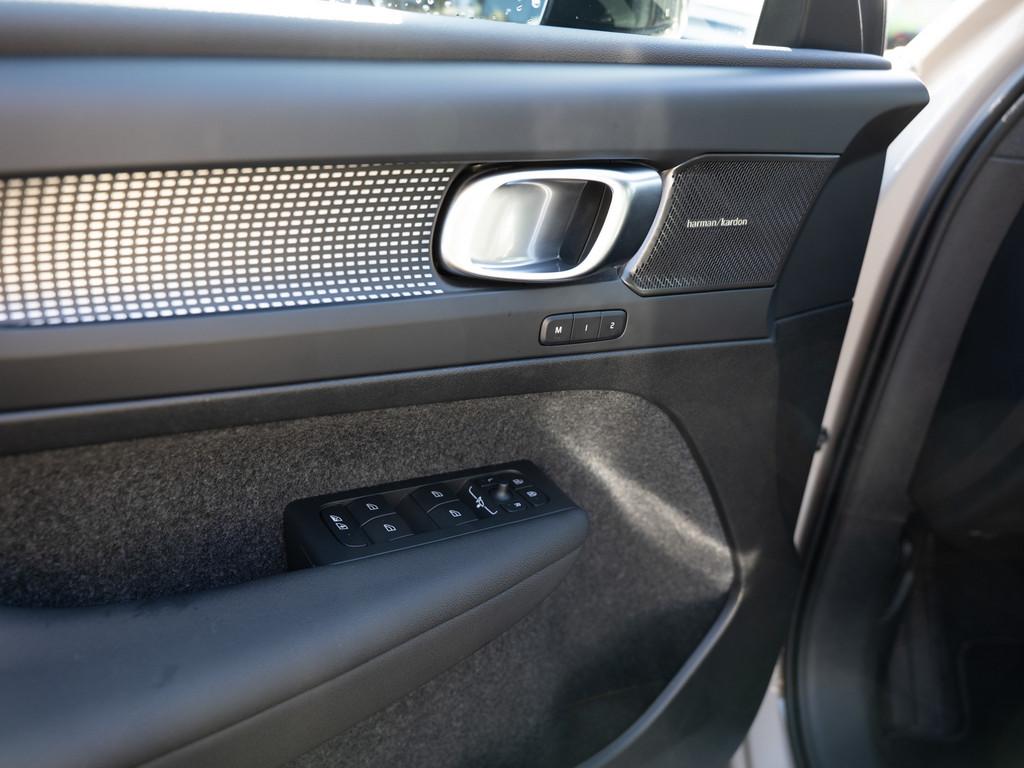 Volvo XC40 B3 Plus Dark SHZ LED NAVI MEMORY H/K 360°