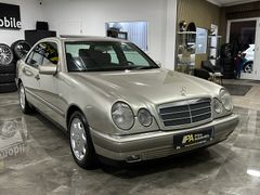 Fahrzeugabbildung Mercedes-Benz E 230 Elegance / Automatik Schiebedach Tempomat