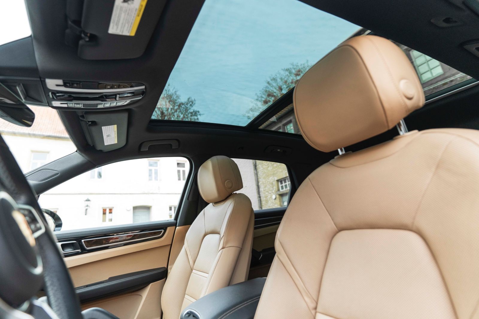 Fahrzeugabbildung Porsche Cayenne E-Hybrid SPORT-CHRONO BURMESTER 360° LED