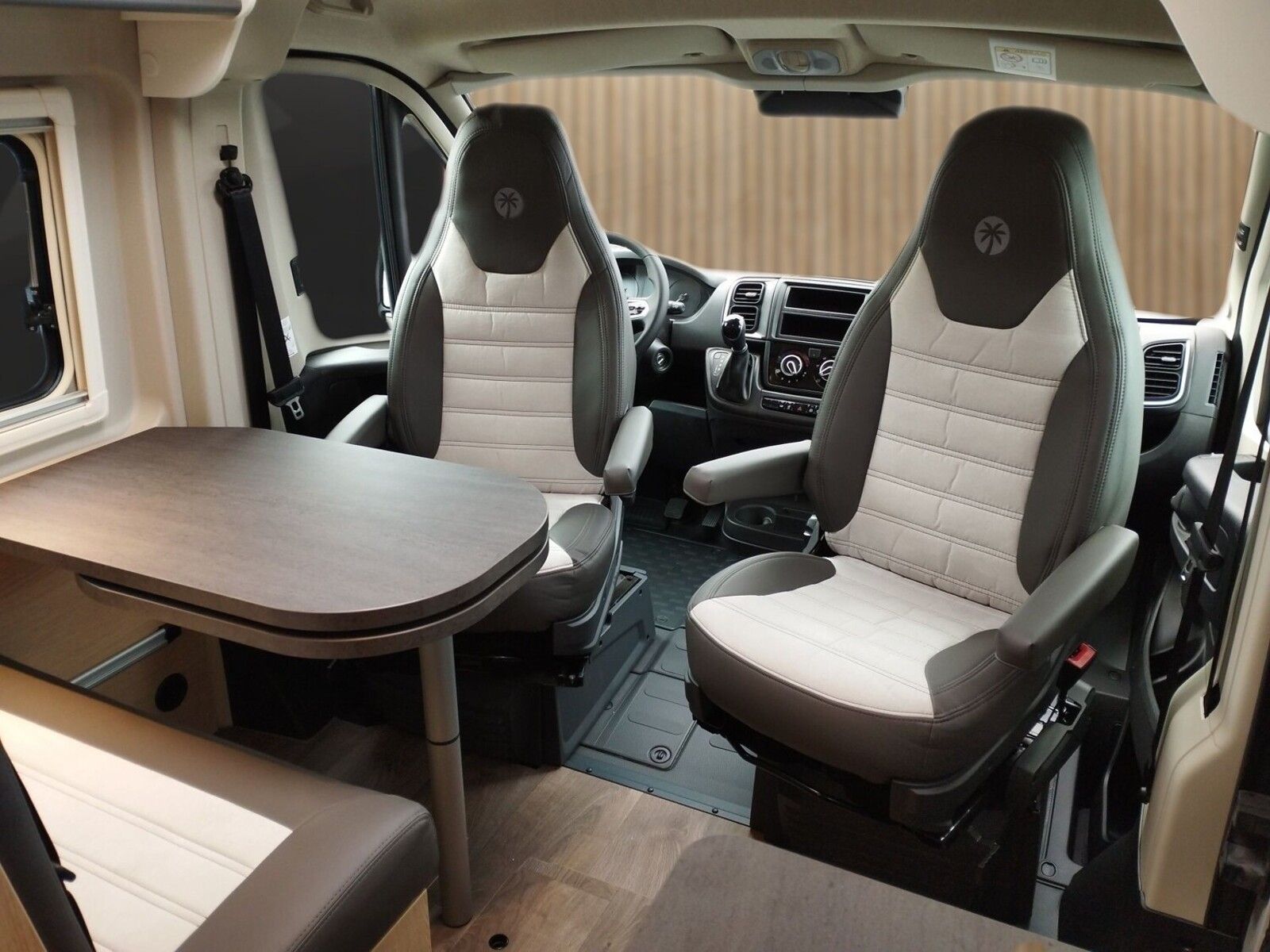 Fahrzeugabbildung Sunlight Adventure Cliff 600 Automatik, Dörr Edition, LTE