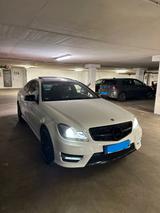 Mercedes-Benz 250 - weiße Mercedes-Benz 250