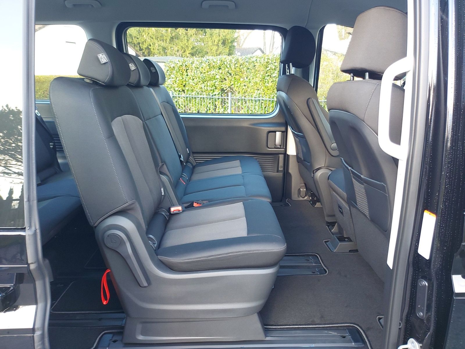 Fahrzeugabbildung Hyundai Staria Hybrid 225PS Trend 9-Sitzer Parkp. Easy-P