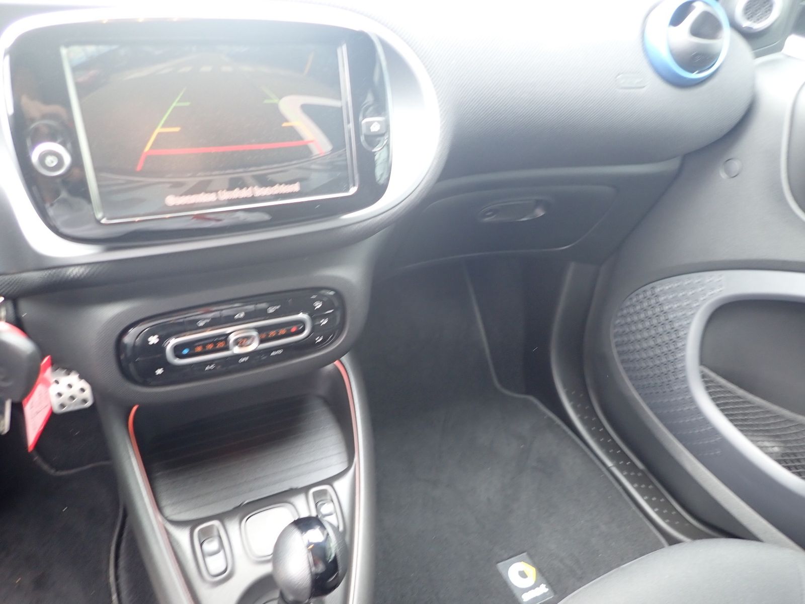 Fahrzeugabbildung Smart ForTwo cabrio EQ electric drive